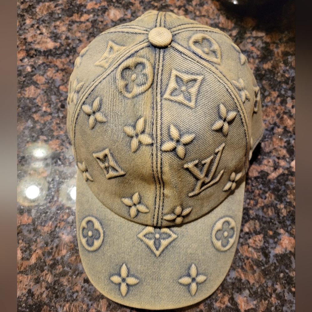 Louis Vuitton Monogram Cap - Picture 4 of 11